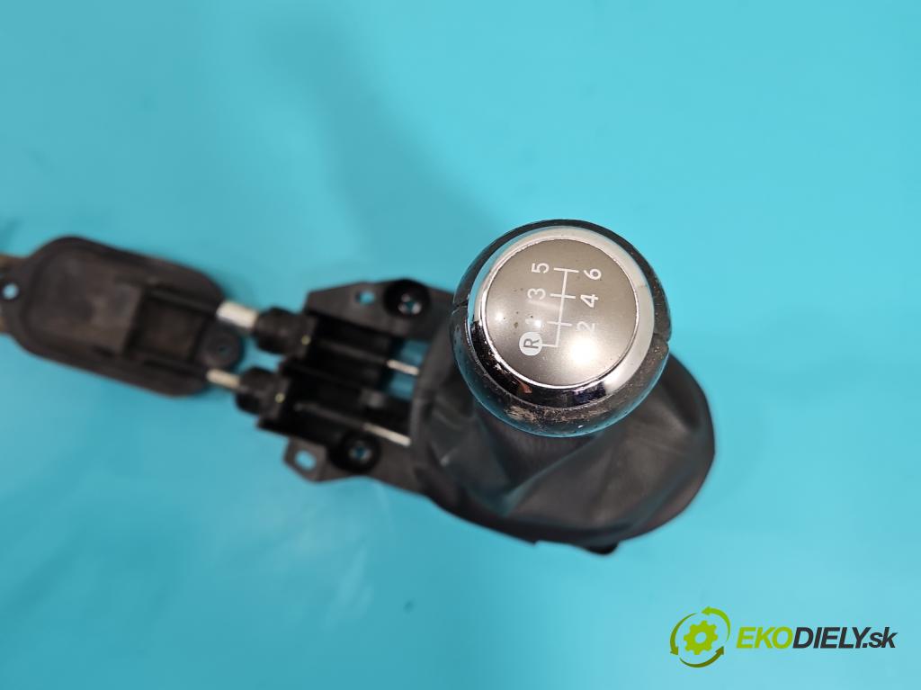 Toyota Yaris II 2005-2011 1.4 D4D 90 HP manual 66 kW 1364 cm3 5- Páka: Změny: stupeň,rýchlosť  (Rýchlostná páka (kulisa))