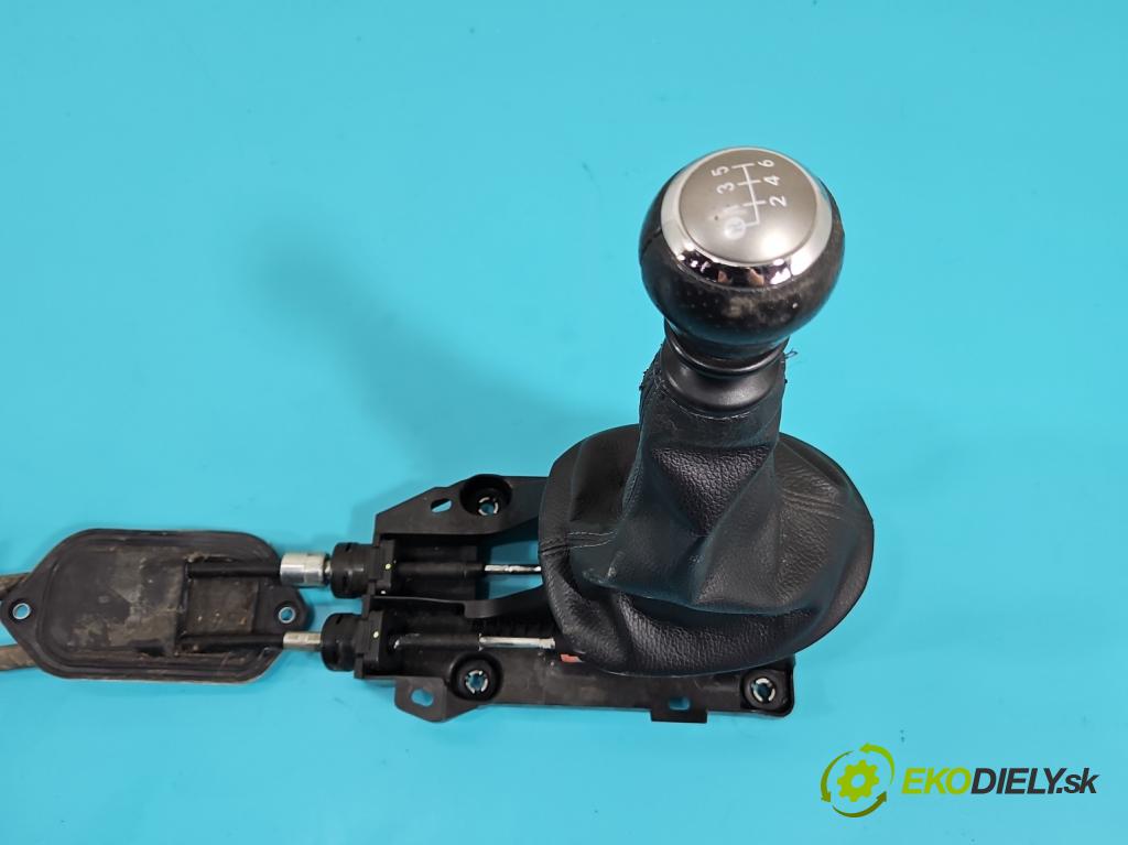 Toyota Yaris II 2005-2011 1.4 D4D 90 HP manual 66 kW 1364 cm3 5- Páka: Změny: stupeň,rýchlosť  (Rýchlostná páka (kulisa))