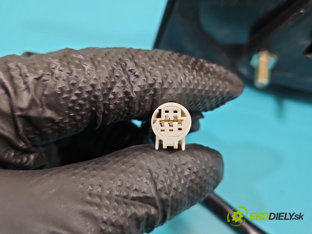 Toyota Yaris II 2005-2011 1.4 D4D 90 HP manual 66 kW 1364 cm3 5- zrkadlo pravé  (Kľučka dverí ostatné)