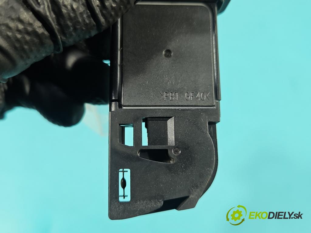 Toyota Yaris II 2005-2011 1.4 D4D 90 HP manual 66 kW 1364 cm3 5- průtokoměr: 22204-26010 (Váha vzduchu)