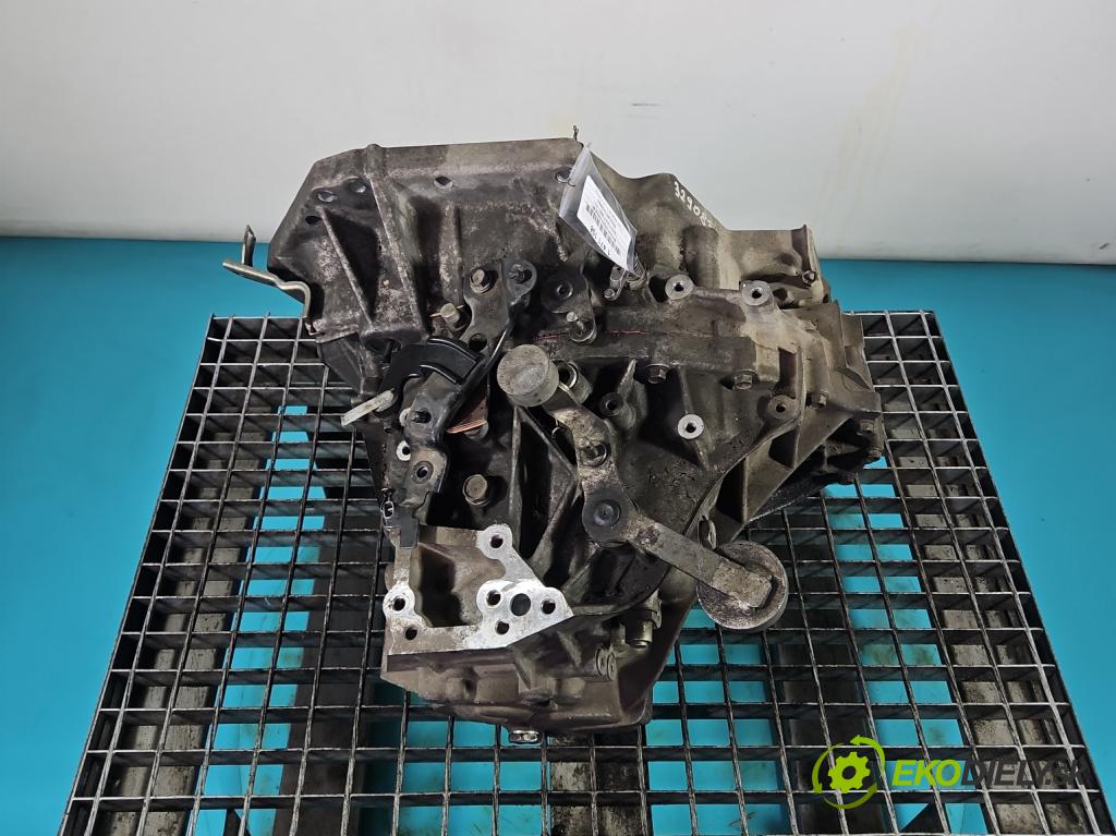 Toyota Yaris II 2005-2011 1.4 D4D 90 HP manual 66 kW 1364 cm3 5- prevodovka stupeň,rýchlosť manual 31115-0D100
