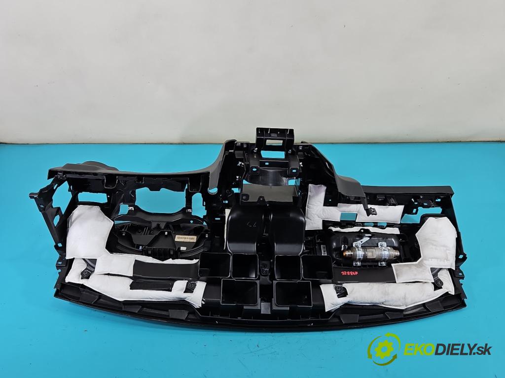 Infiniti Q30 2015-2019 1.6 T 156 hp automatic 115 kW 1595 cm3 5- kokpit,přistrojova deska