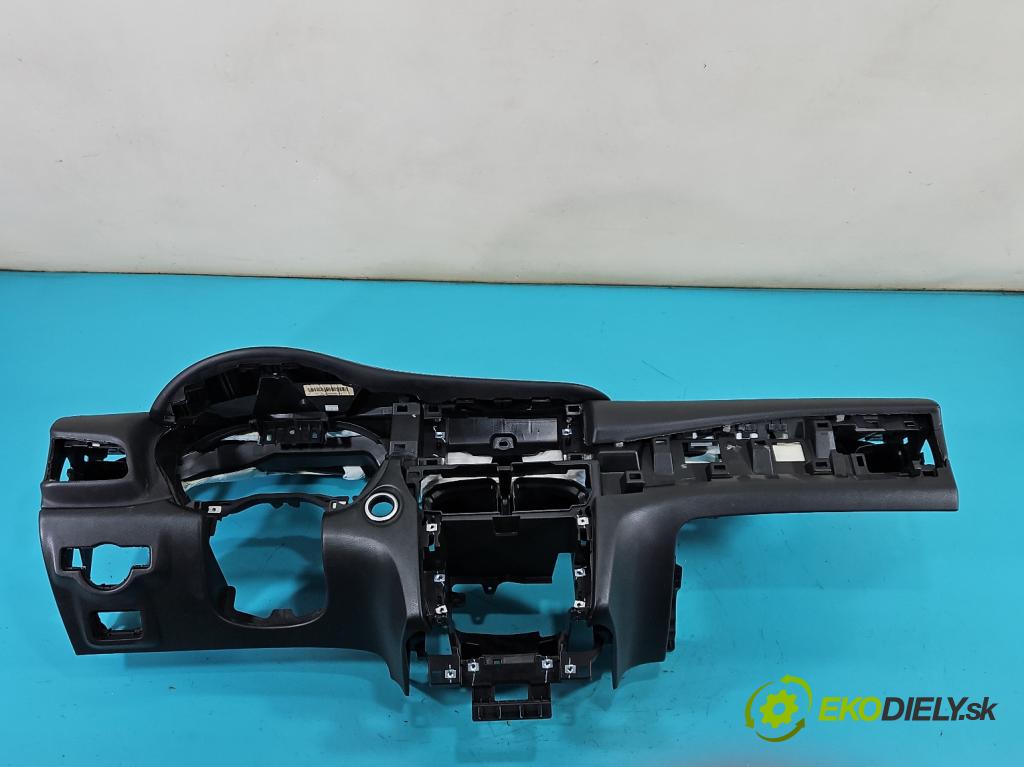Infiniti Q30 2015-2019 1.6 T 156 hp automatic 115 kW 1595 cm3 5- kokpit,přistrojova deska 