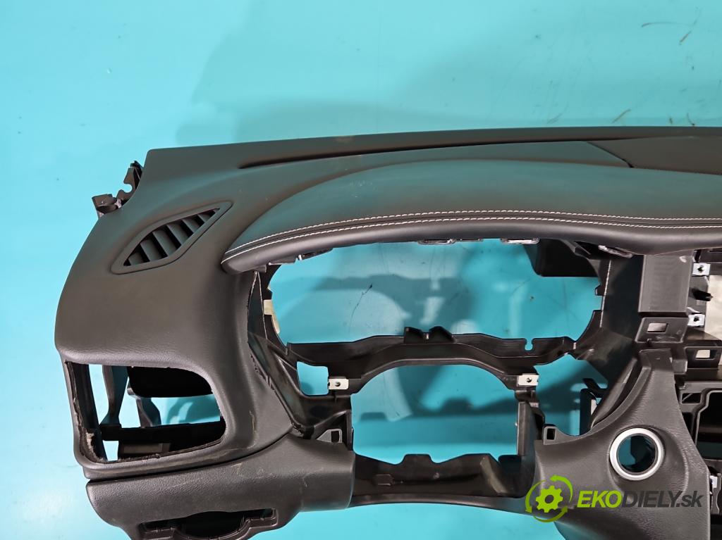 Infiniti Q30 2015-2019 1.6 T 156 hp automatic 115 kW 1595 cm3 5- kokpit,přistrojova deska