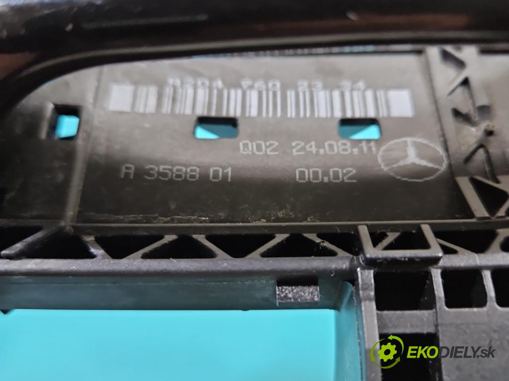 Mercedes CLS II C218 2010-2018 4.7 V8 408KM automatic 300 kW 4663 cm3 4- rukoväť predné ľavé mimo: A2047602334 (Kľučka dverí vonkajšia predná ľavá)