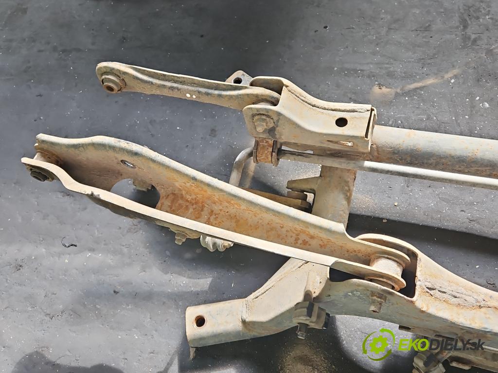 Mitsubishi Outlander III 2012-2022 2.0 16V 150 HP manual 110 kW 1998 cm3 5- zadna výstuha  (Výstuha zadná)