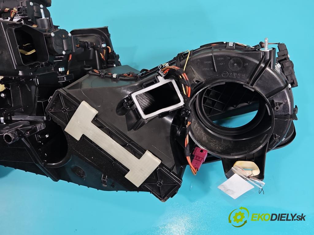 Mercedes CLS II C218 2010-2018 4.7 V8 (278922) 408KM automatic 300 kW 4663 cm3 4- radiátor A2188301060 (Radiátory topení)