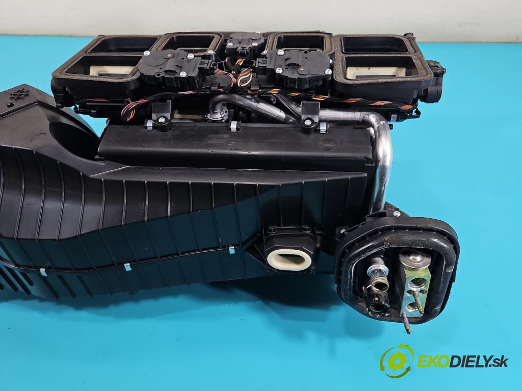 Mercedes CLS II C218 2010-2018 4.7 V8 (278922) 408KM automatic 300 kW 4663 cm3 4- radiátor A2188301060 (Radiátory topení)