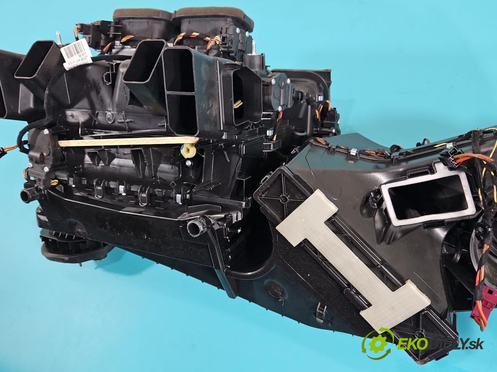 Mercedes CLS II C218 2010-2018 4.7 V8 (278922) 408KM automatic 300 kW 4663 cm3 4- radiátor A2188301060 (Radiátory topení)