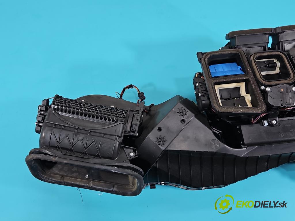 Mercedes CLS II C218 2010-2018 4.7 V8 (278922) 408KM automatic 300 kW 4663 cm3 4- radiátor A2188301060 (Radiátory topení)