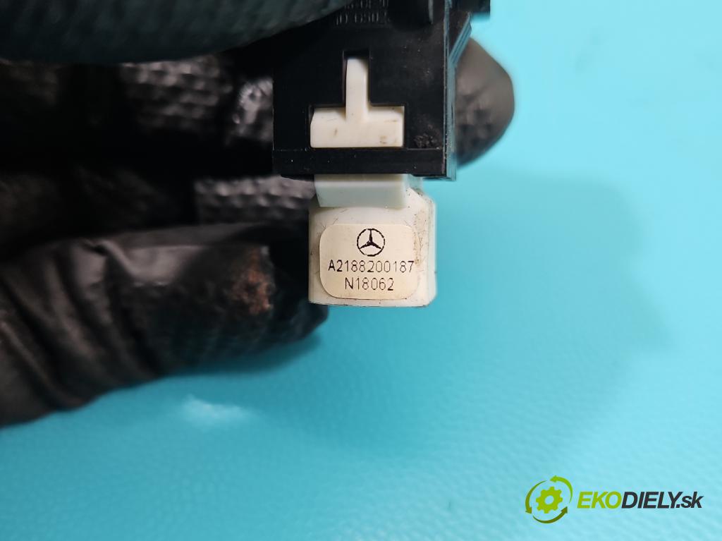 Mercedes CLS II C218 2010-2018 4.7 V8 (278922) 408KM automatic 300 kW 4663 cm3 4- zásuvka USB A2188200187