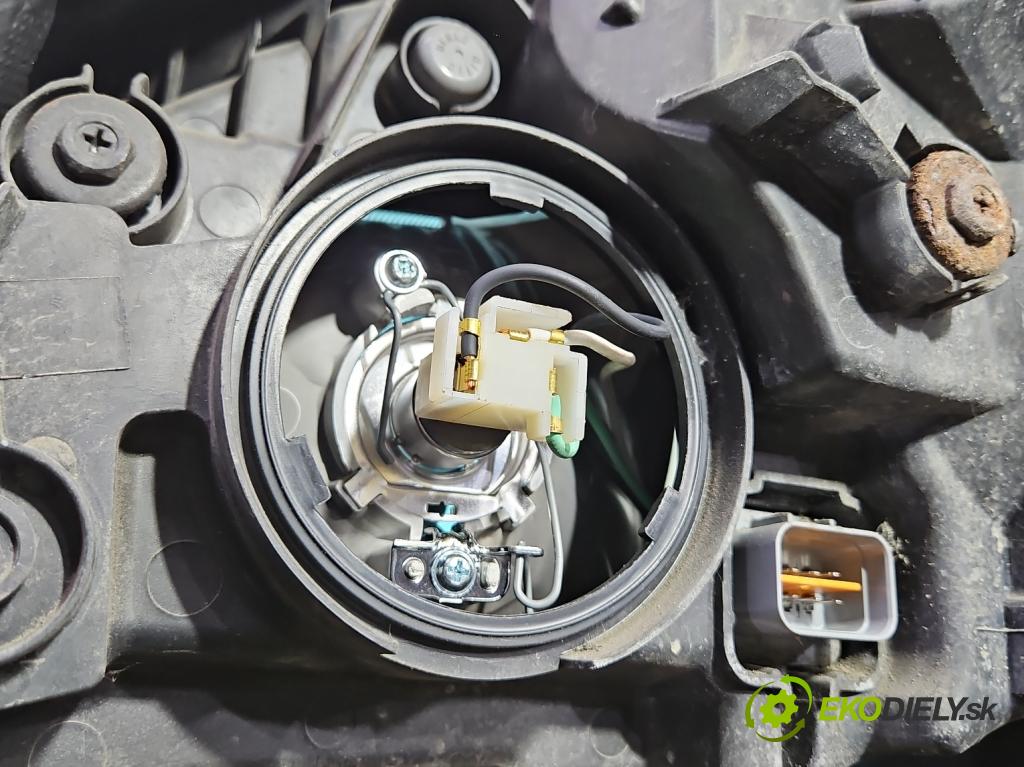 Kia Rio II 2005-2011 1.4 16V 75 HP manual 55 kW 1399 cm3 5- Reflektor: pravý  (Svetlo predné pravé)