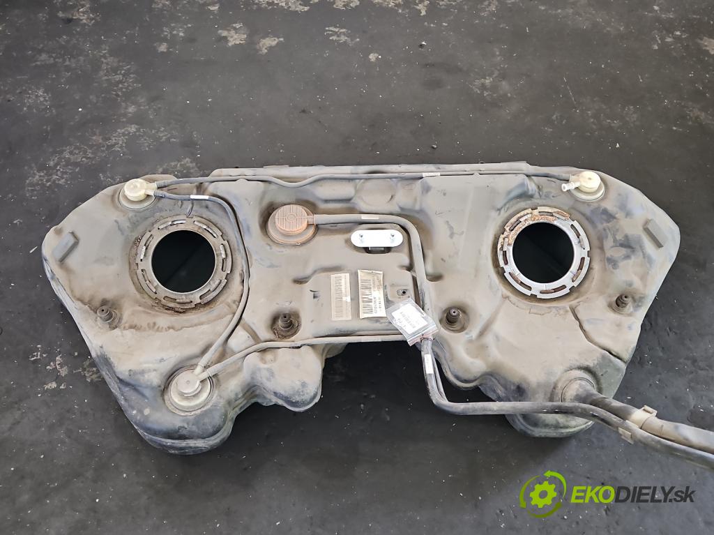Mercedes CLS II C218 2010-2018 4.7 V8 (278922) 408KM automatic 300 kW 4663 cm3 4- Nádrž: palivo A2124705301 (Palivová nádrž)