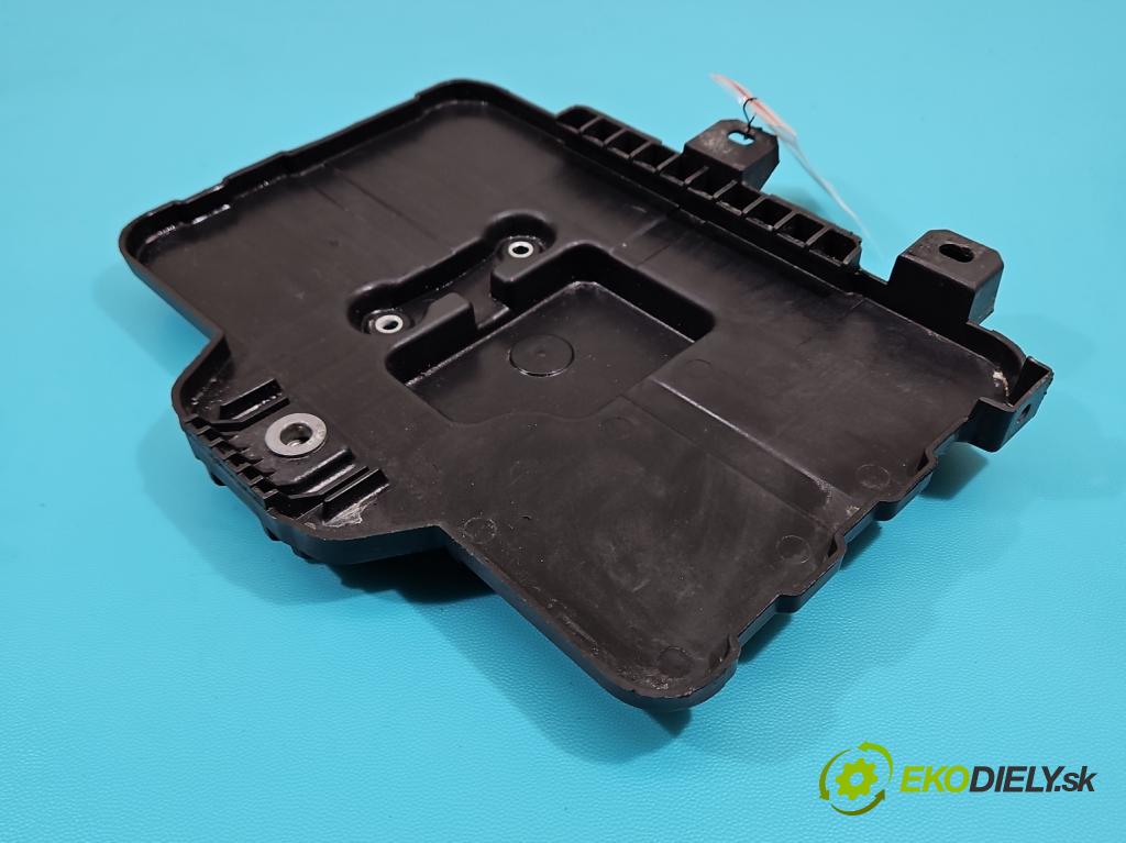 Suzuki Vitara II 2015- 1.4 T 129 hp automatic 95 kW 1373 cm3 5- Základ: ostatní: 72521-61M10