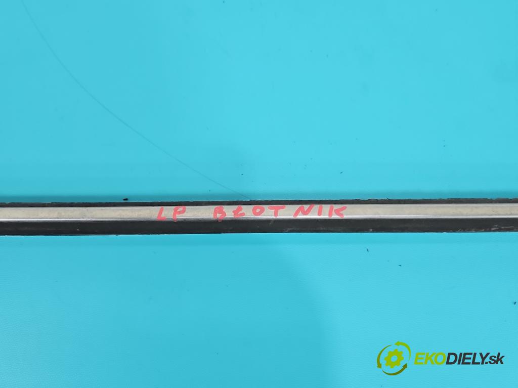 Mercedes 123 2.0d 60 HP manual 44 kW 1988 cm3 4- lišta dvere predné ľavé