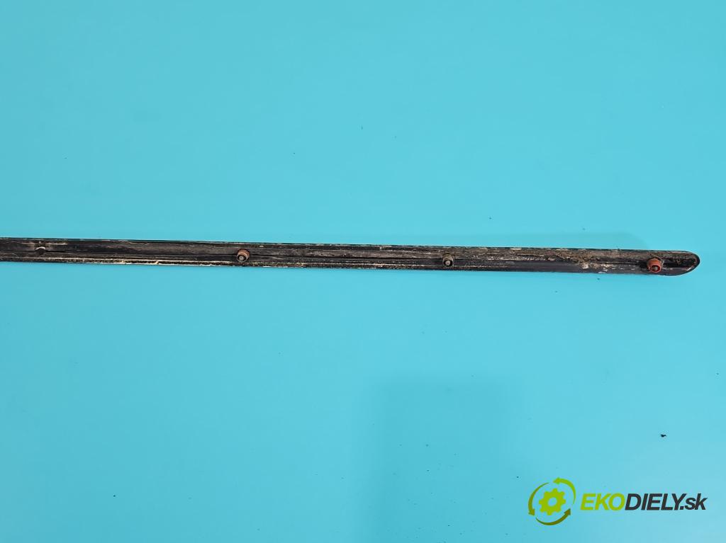 Mercedes 123 2.0d 60 HP manual 44 kW 1988 cm3 4- lišta dvere predné pravé