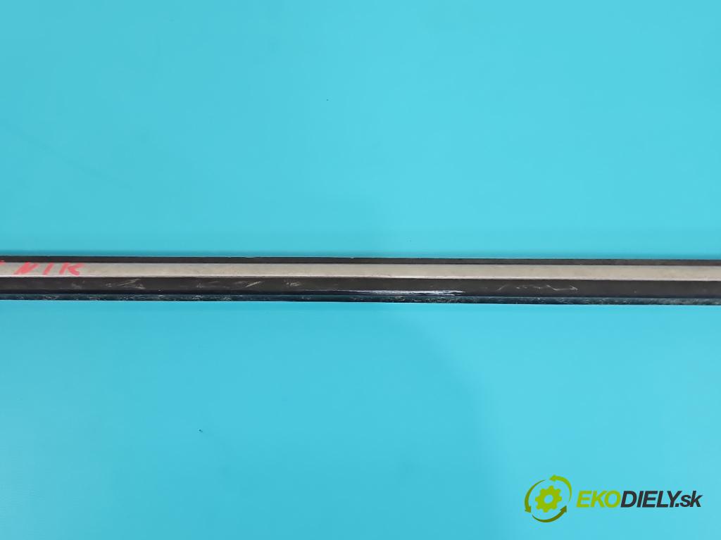 Mercedes 123 2.0d 60 HP manual 44 kW 1988 cm3 4- lišta dvere predné pravé