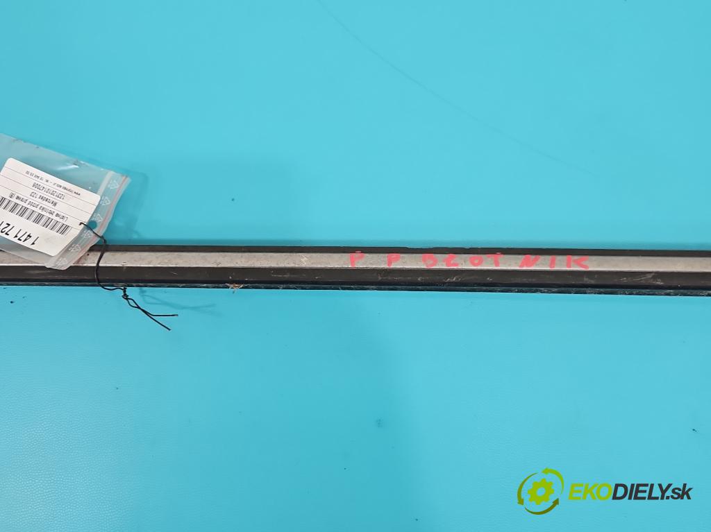 Mercedes 123 2.0d 60 HP manual 44 kW 1988 cm3 4- lišta dvere predné pravé