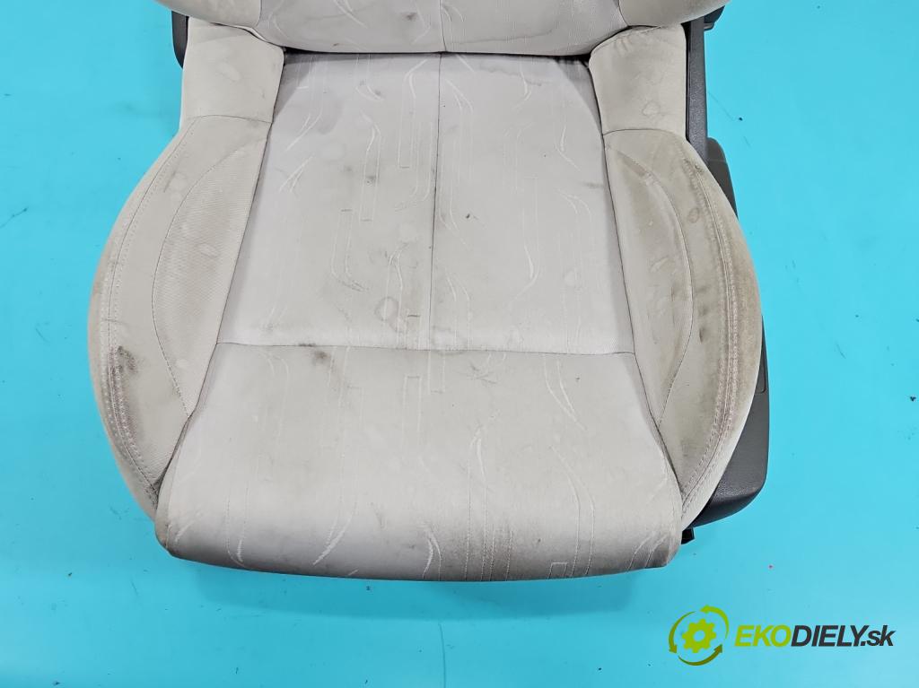 Citroen C4 II 2010-2017 1.6 16V 120 HP manual 88 kW 1598 cm3 5- Sedačka ľavý  (Sedadlo)