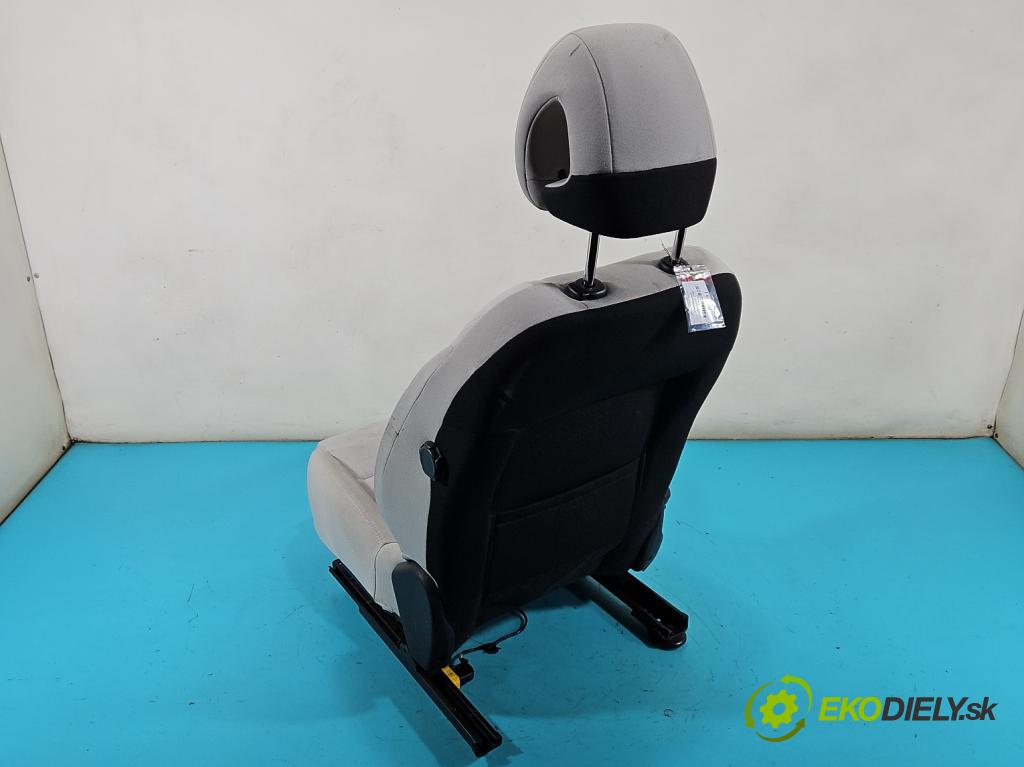 Citroen C4 II 2010-2017 1.6 16V 120 HP manual 88 kW 1598 cm3 5- Sedačka pravý  (Sedadlo)