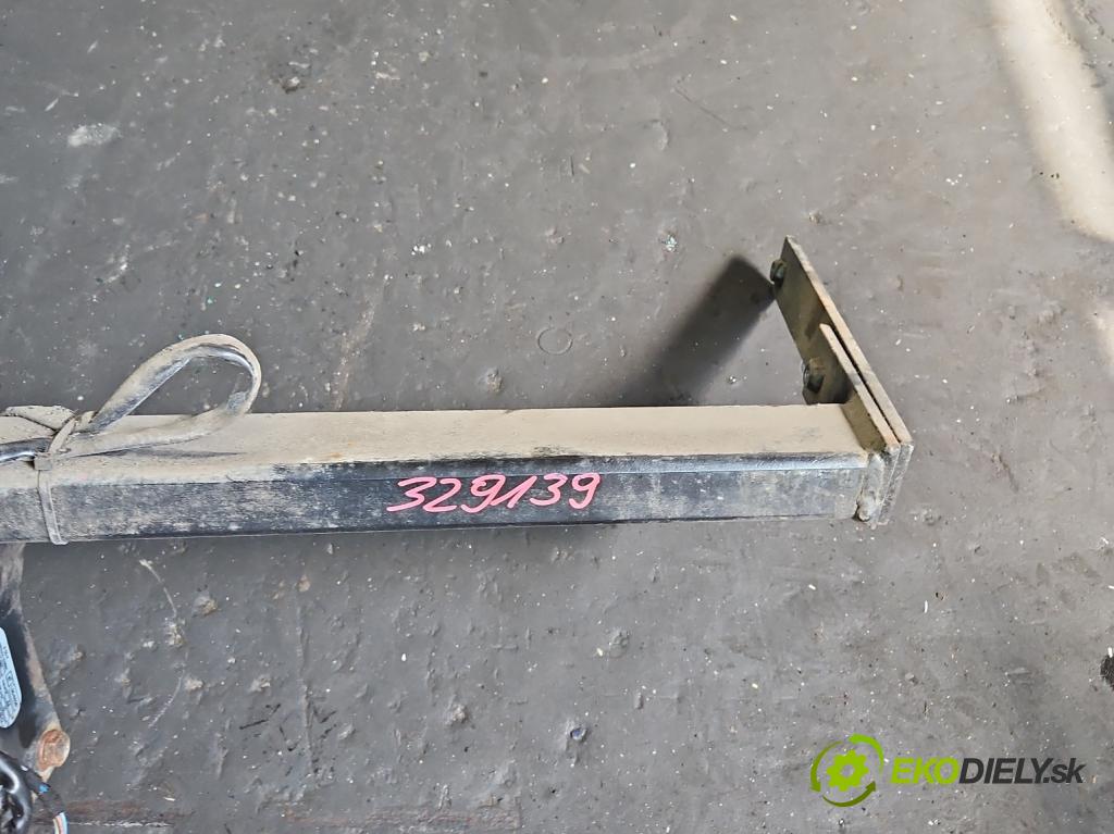 Seat Leon II 2005-2012 1.6 SR 102 HP manual 75 kW 1595 cm3 5- Hák: vlečení:  (Ťažné zariadenie)