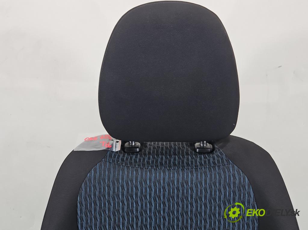 Toyota Yaris III 2011-2020 1.3 vvti 99 HP manual 73 kW 1329 cm3 5- Sedačka ľavý  (Sedadlo)