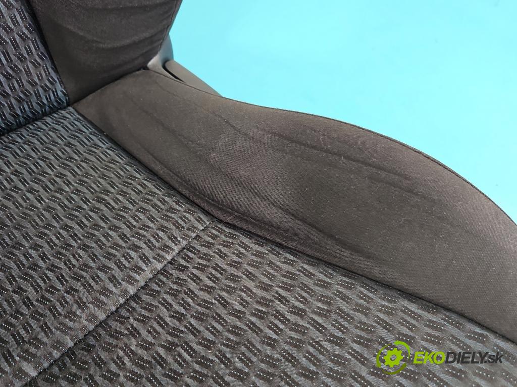 Toyota Yaris III 2011-2020 1.3 vvti 99 HP manual 73 kW 1329 cm3 5- Sedačka ľavý  (Sedadlo)