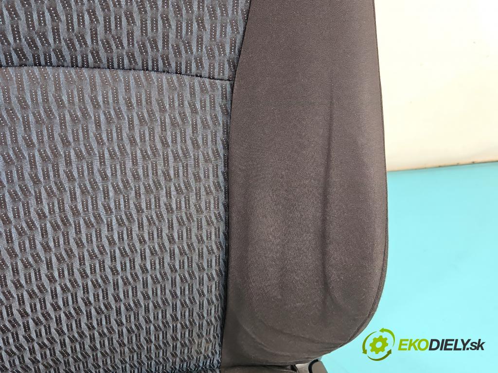 Toyota Yaris III 2011-2020 1.3 vvti 99 HP manual 73 kW 1329 cm3 5- Sedačka ľavý  (Sedadlo)