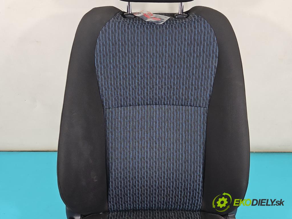Toyota Yaris III 2011-2020 1.3 vvti 99 HP manual 73 kW 1329 cm3 5- Sedačka pravý  (Sedadlo)