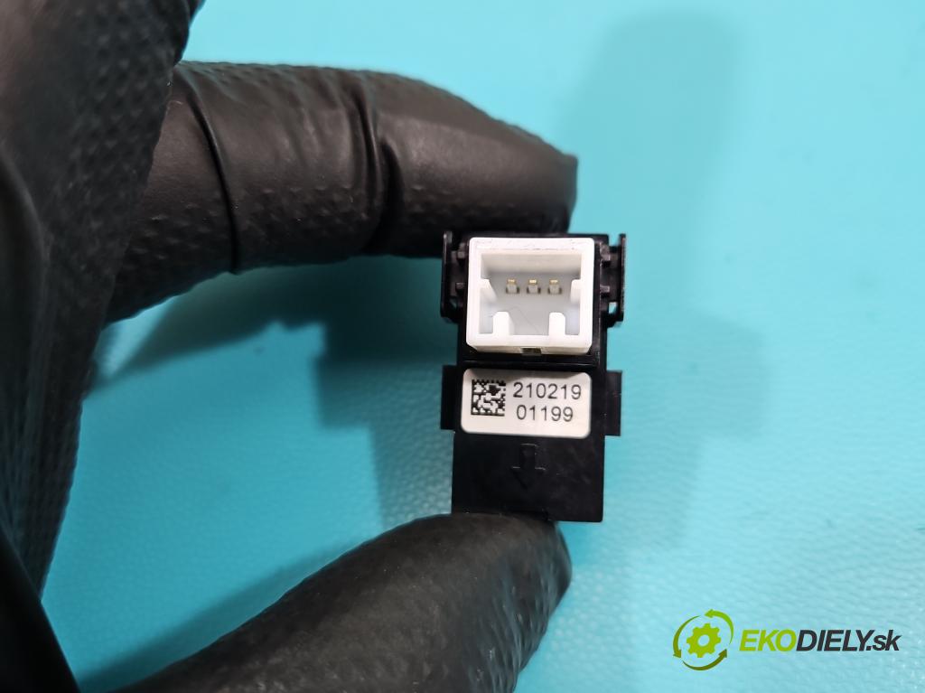 Suzuki Vitara II 2015- 1.4 T 129 HP automatic 95 kW 1373 cm3 5- Mikrofon: 21021901199