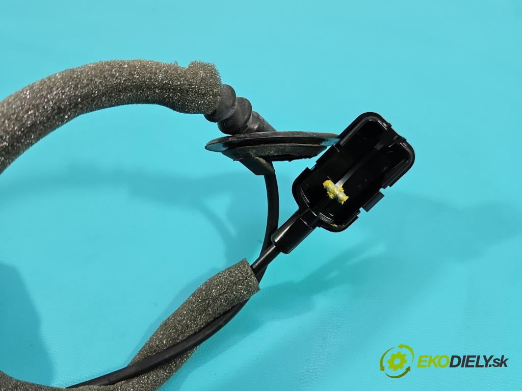 Renault Captur I 2013-2019 0.9 Tce 90 hp manual 66 kW 898 cm3 5- zámek zadní levý 825012422R