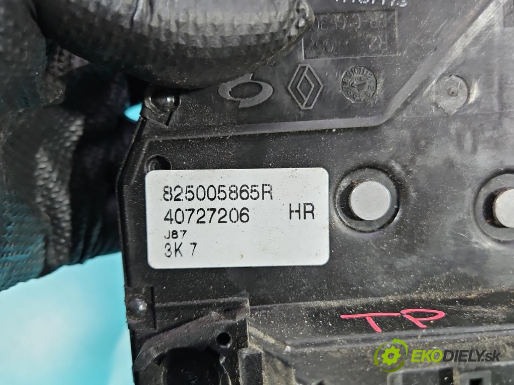 Renault Captur I 2013-2019 0.9 Tce 90 hp manual 66 kW 898 cm3 5- zámek zadní pravý 825005865R