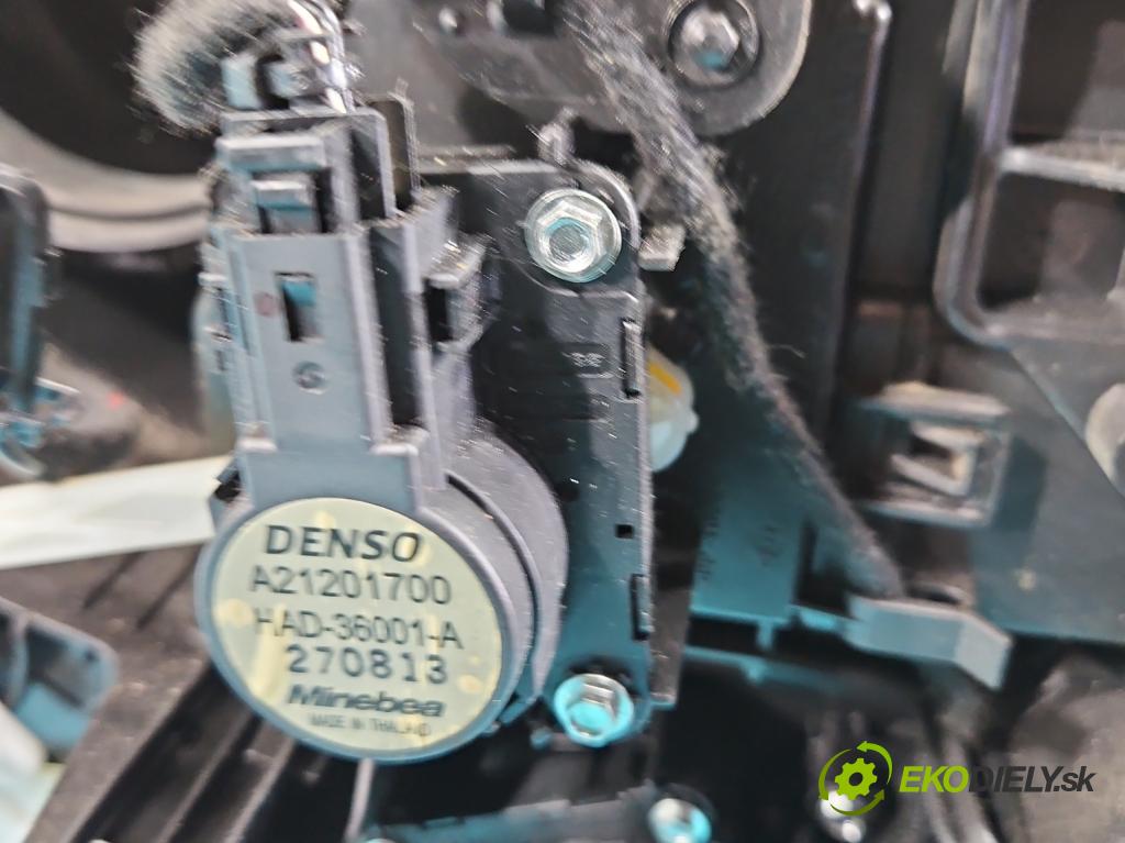 Renault Captur I 2013-2019 0.9 Tce 90 hp manual 66 kW 898 cm3 5- radiátor 272704489R (Radiátory topení)