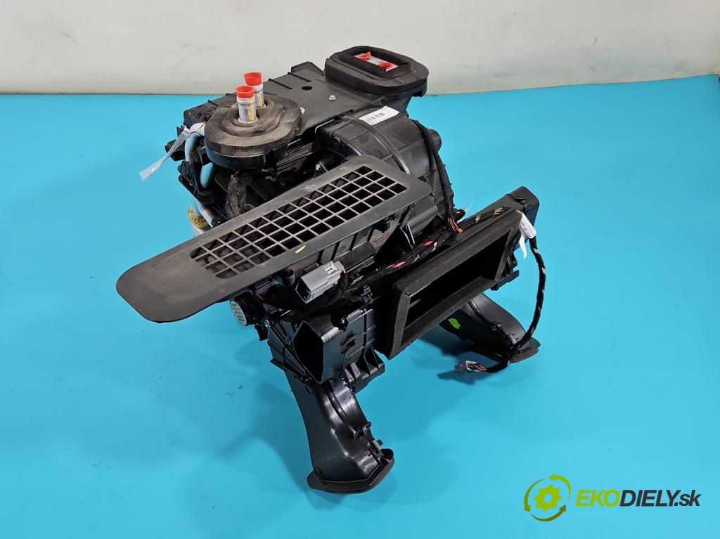 Renault Captur I 2013-2019 0.9 Tce 90 hp manual 66 kW 898 cm3 5- radiátor 272704489R (Radiátory topení)