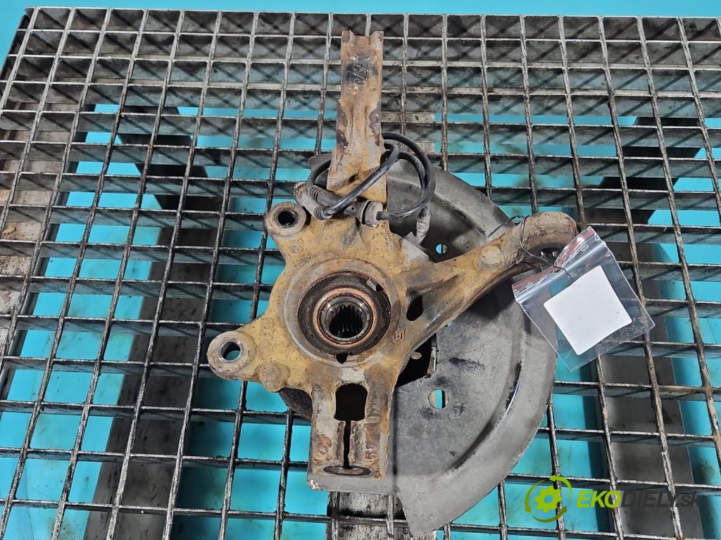 Renault Captur I 2013-2019 0.9 Tce 90 hp manual 66 kW 898 cm3 5- náboj pravé  (Náboje)