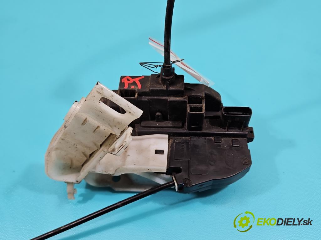 Kia Ceed I 2006-2012 1.6 crdi 116 hp manual 85 kW 1582 cm3 5- zámek zadní pravý