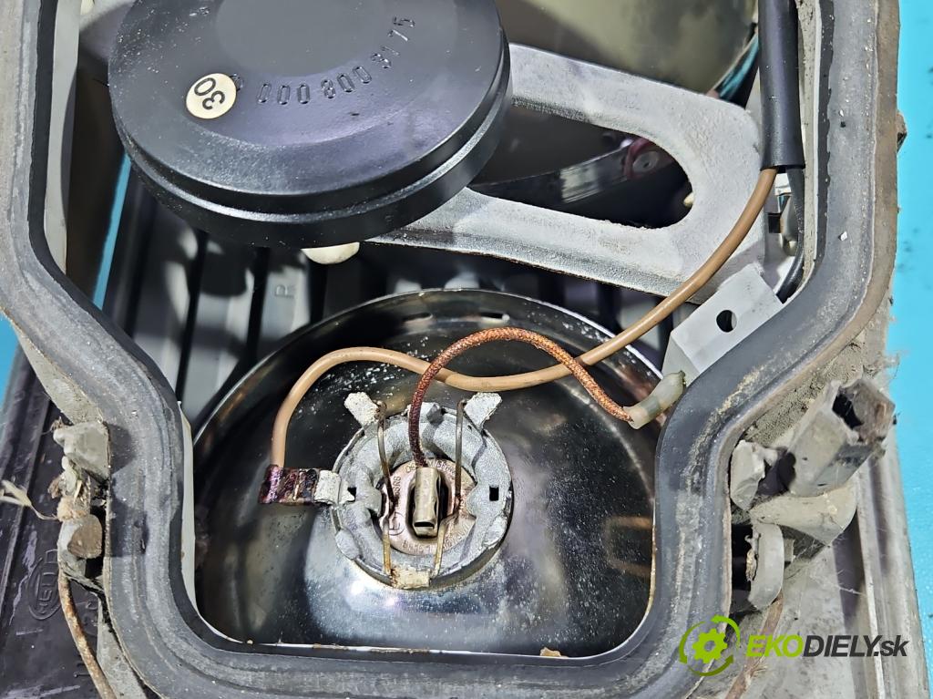 Mercedes 123 2.0d 60 HP manual 44 kW 1988 cm3 4- Reflektor: pravý  (Svetlo predné pravé)