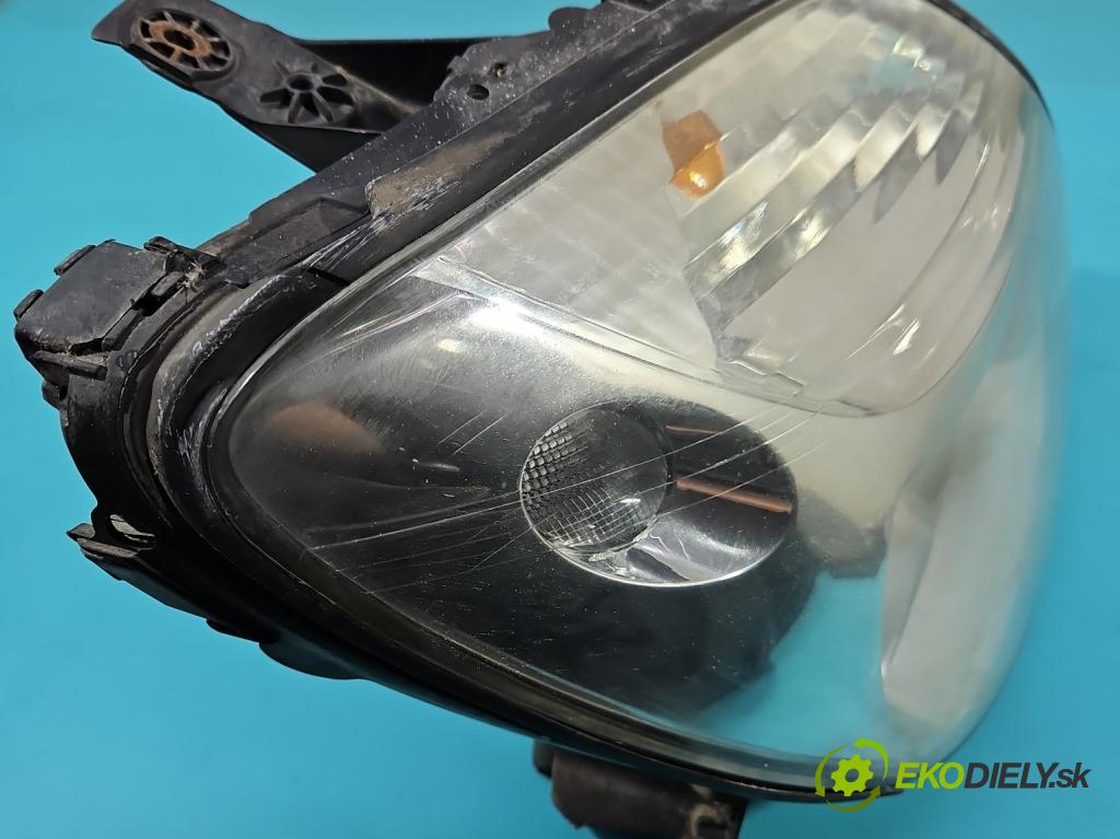 Renault Scenic I 1996-2003 1.6 16V 107 HP manual 79 kW 1598 cm3 5- Reflektor: pravý  (Svetlo predné pravé)