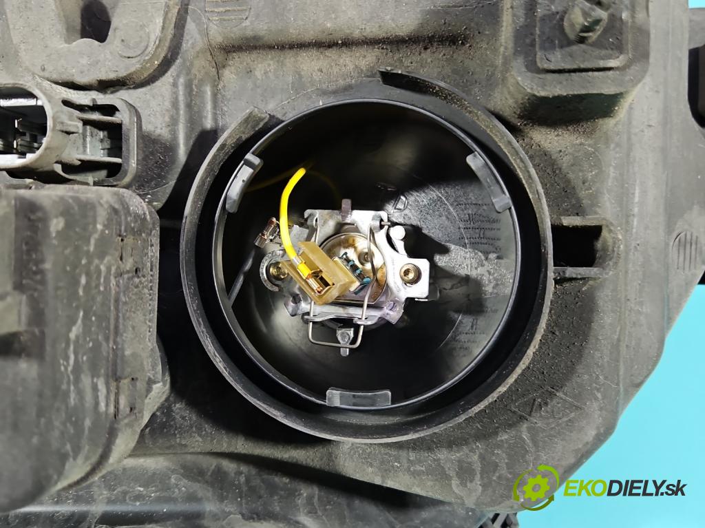 Renault Scenic I 1996-2003 1.6 16V 107 HP manual 79 kW 1598 cm3 5- Reflektor: pravý  (Svetlo predné pravé)