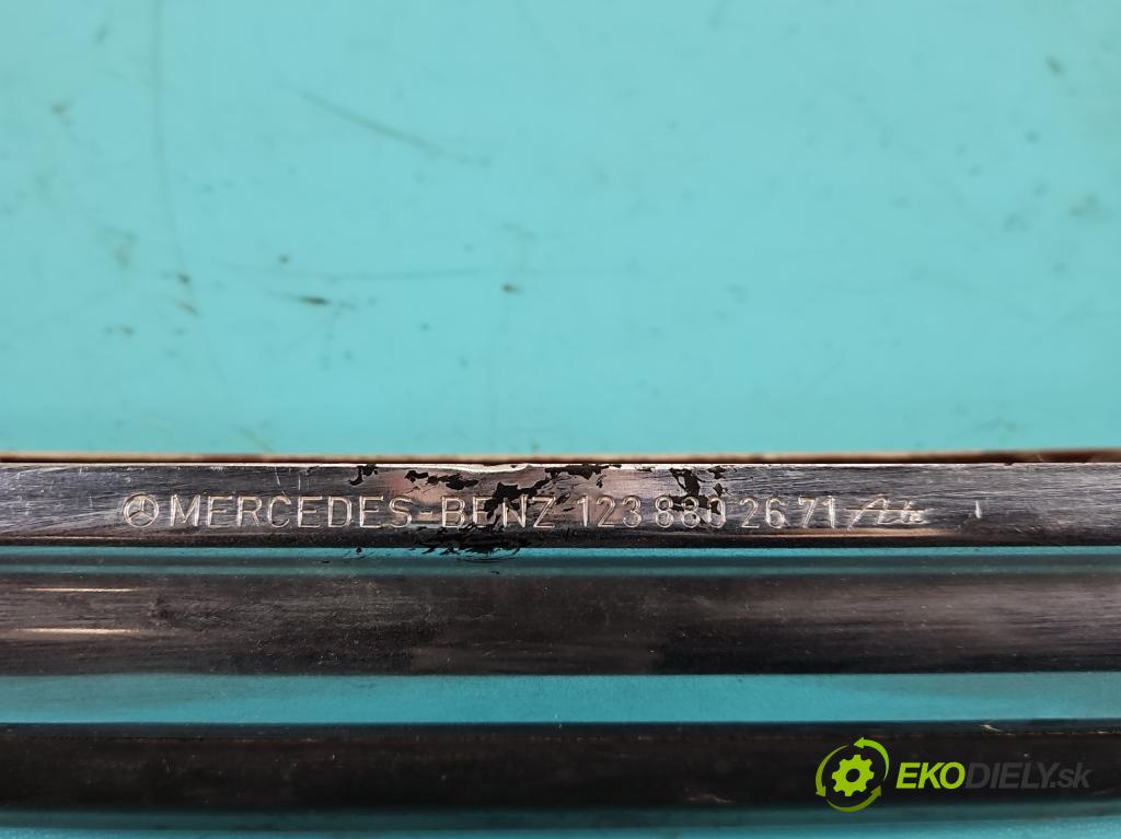 Mercedes 123 2.0d 60 hp manual 44 kW 1988 cm3 4- nárazník zadní 1238802671 (Klika dveří ostatní)
