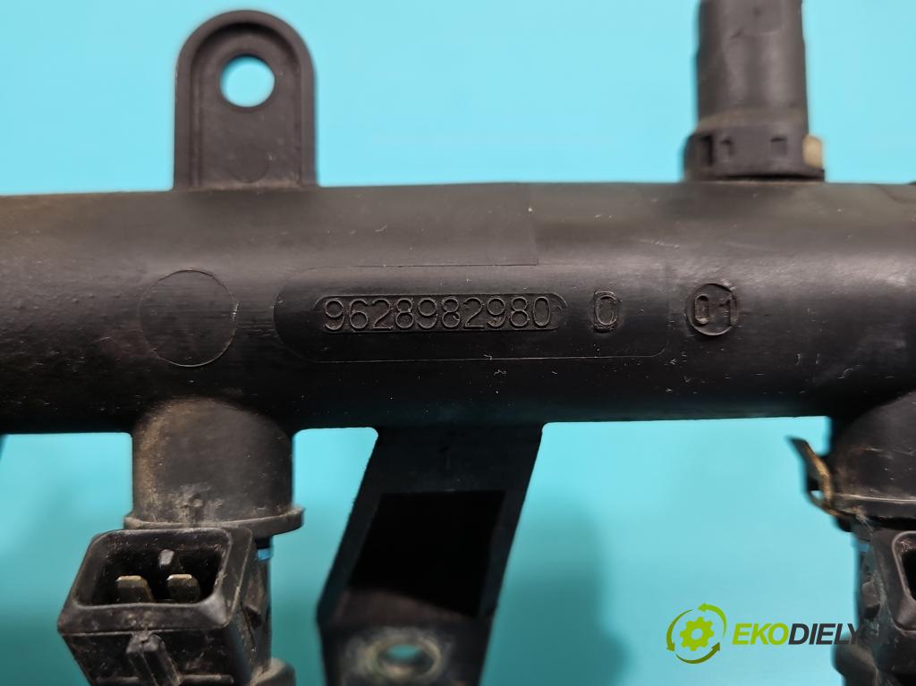 Peugeot 206 1.4 8V 75 HP manual 55 kW 1360 cm3 5- vstrek 9628982980D (Vstrekovač paliva)