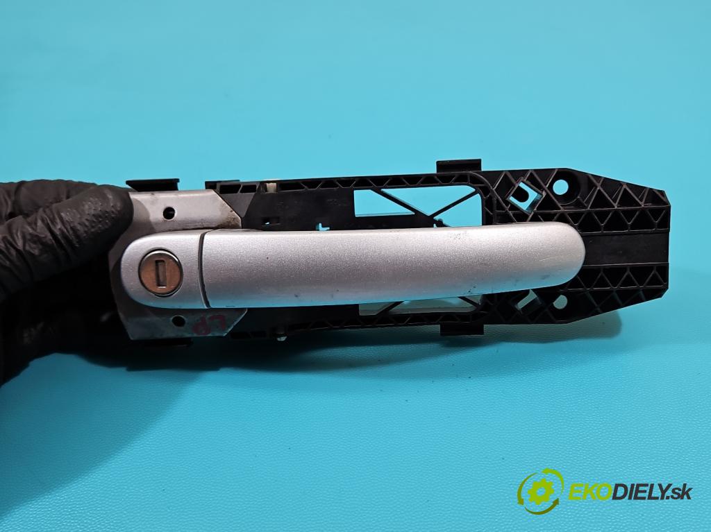 Skoda Citigo 2011-2019 1.0 MPI 75 HP manual 55 kW 999 cm3 3- rukoväť predné ľavé mimo: 5N0837885H (Kľučka dverí vonkajšia predná ľavá)