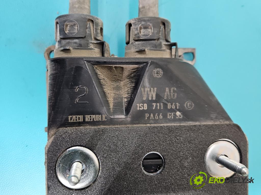 Skoda Citigo 2011-2019 1.0 MPI 75 hp manual 55 kW 999 cm3 3- kulisa změny stupňová 1S0711061C (Řadicí páka (kulisa) )