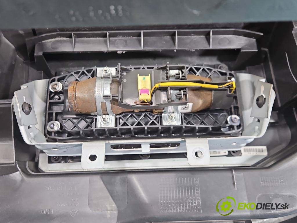 Vw Jetta V 2005-2010 1.9 tdi 105 hp manual 77 kW 1896 cm3 4- kokpit,přistrojova deska