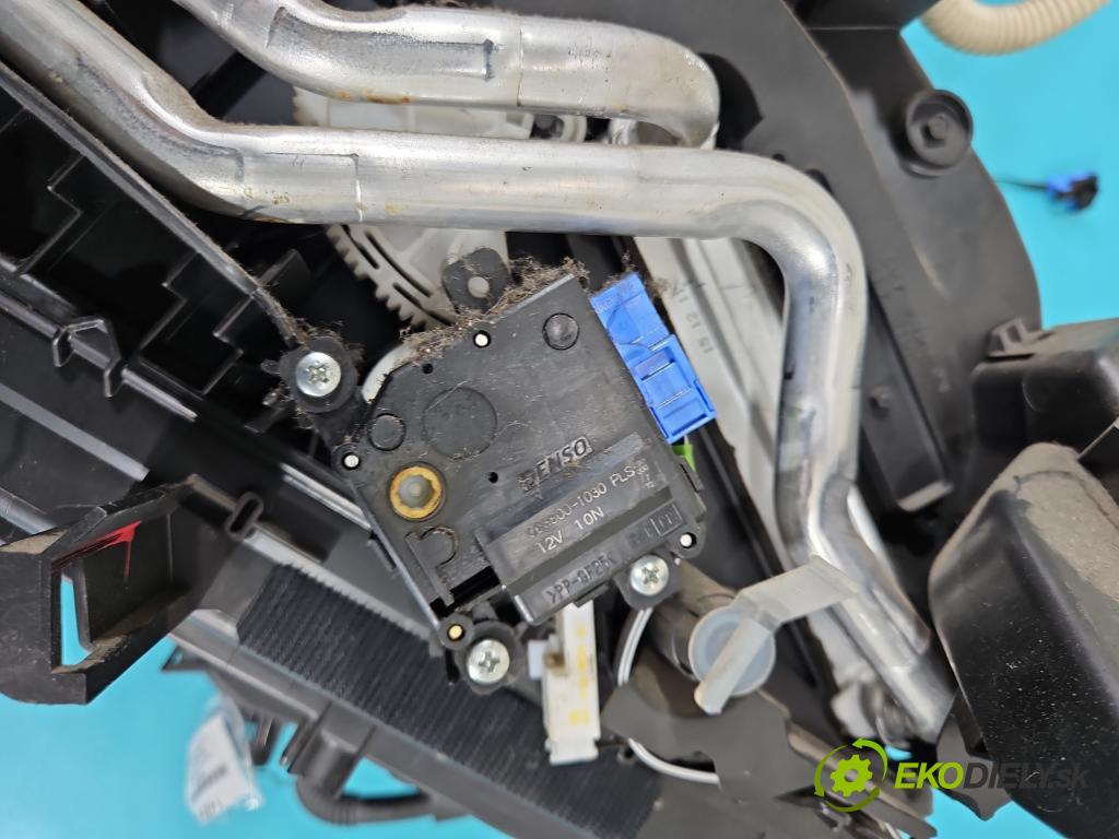 Toyota Yaris III 2011-2020 1.3 vvti 99 hp manual 73 kW 1329 cm3 5- radiátor 87050-0D300 (Radiátory topení)