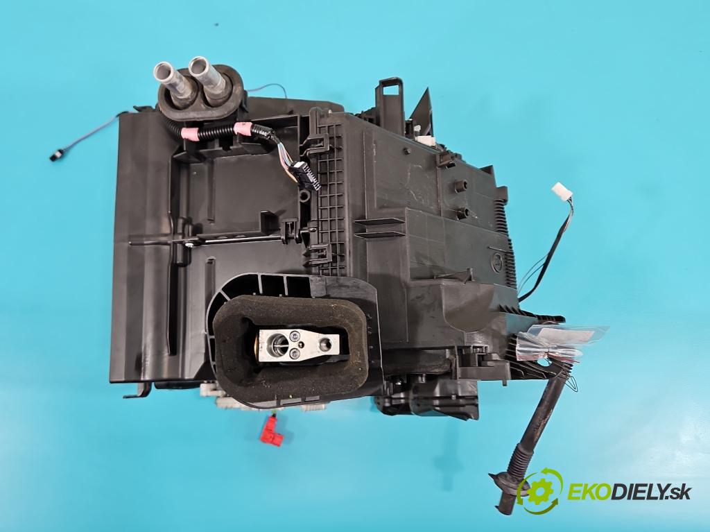 Toyota Yaris III 2011-2020 1.3 vvti 99 hp manual 73 kW 1329 cm3 5- radiátor 87050-0D300 (Radiátory topení)