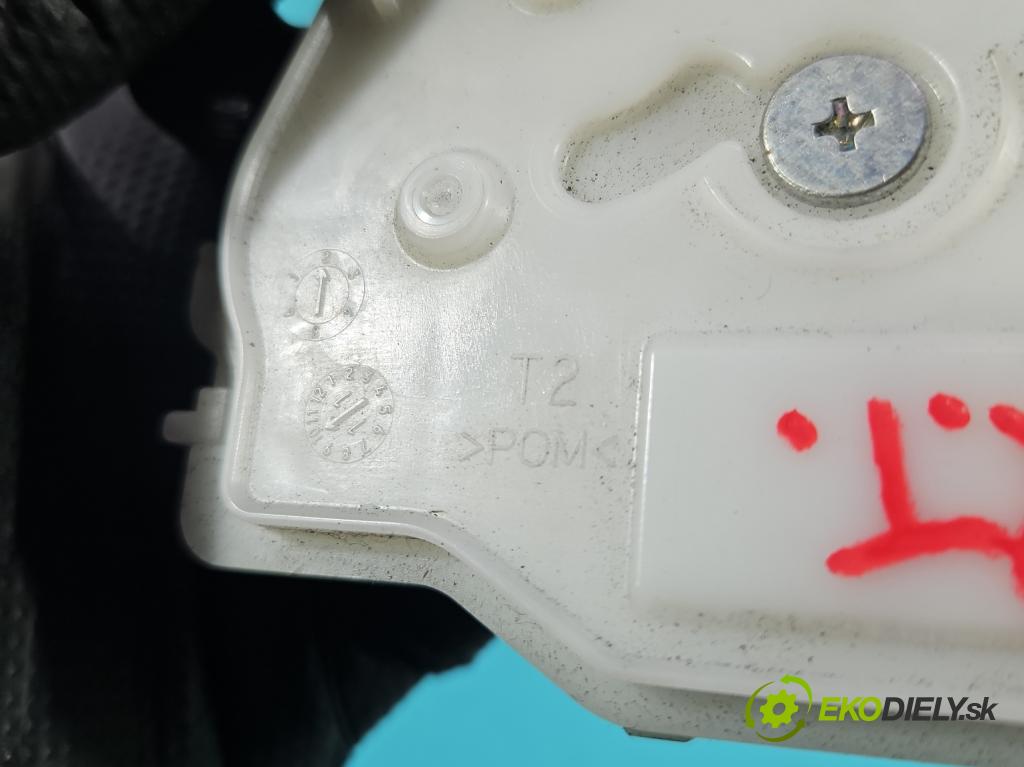 Toyota Yaris III 2011-2020 1.3 vvti 99 hp manual 73 kW 1329 cm3 5- zámek kufrových dveří zadní