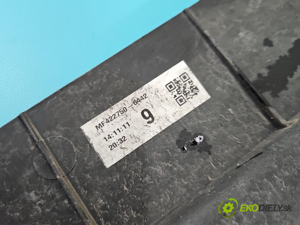 Toyota Yaris III 2011-2020 1.3 vvti 99 HP manual 73 kW 1329 cm3 5- Ventilátor chladiča MF422750-6442