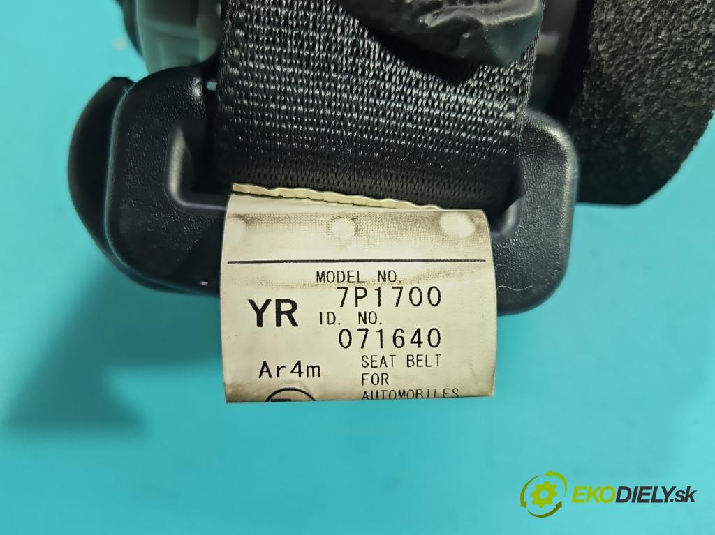 Toyota Yaris III 2011-2020 1.3 vvti 99 hp manual 73 kW 1329 cm3 5- stěna bezpečnost zadní pravý