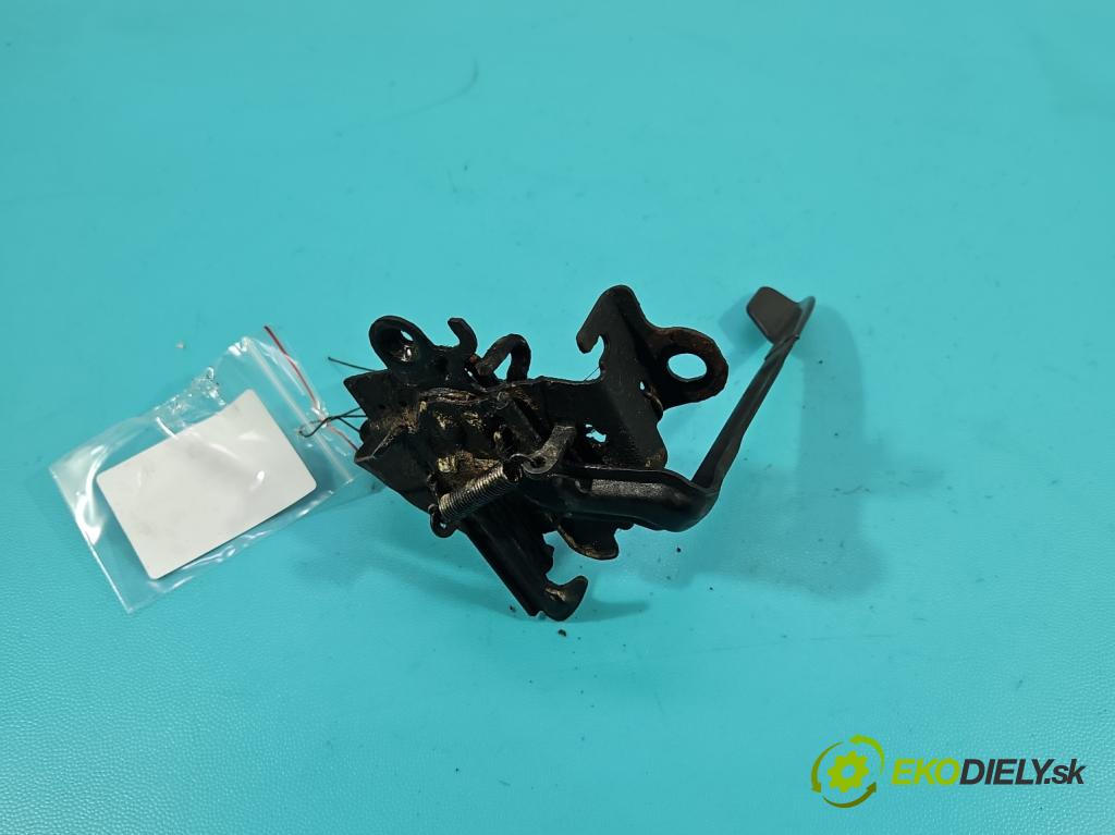 Toyota Yaris III 2011-2020 1.3 vvti 99 hp manual 73 kW 1329 cm3 5- zámek kapoty 
